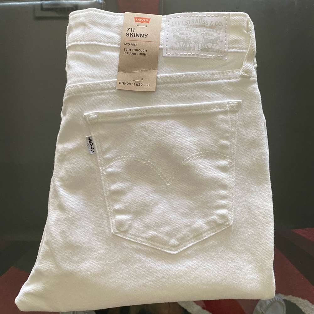 NWT Levi’s White Skinny Cropped Jeans. Size 29/8 - Picture 8 of 10